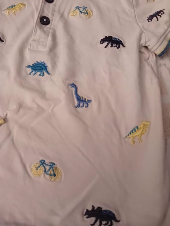 Tee-shirt avec col "dinosaures" en 3 ans - photo numéro 5