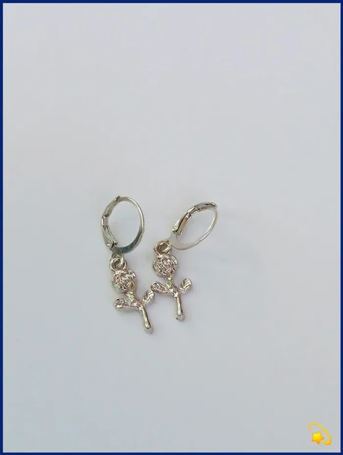 Boucles d’oreilles argentées rose – Élégance florale et féminine