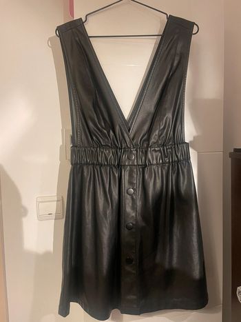 Robe noir asos simili cuir à bretelles