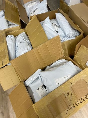 Pochette vêtement surprise