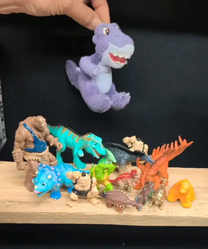 Dinosaure enfant lot figurine jouet peluche stuffed dino train homme caverne petit pied stone age