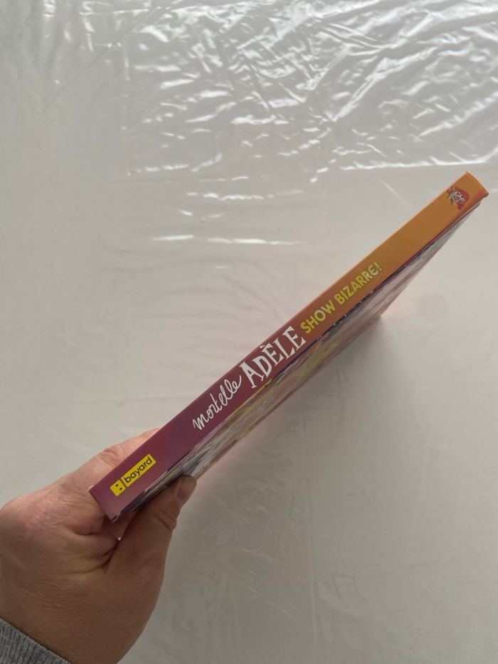 Livre + CD Audio Mortelle Adèle – SHOW BIZARRE ! - photo numéro 3