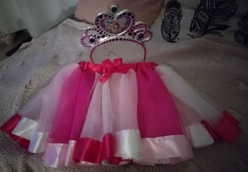 Déguisement jupe de Princesse neuve 4/6 ans + une couronne offerte