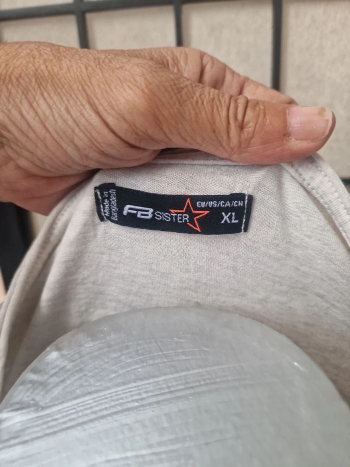 T shirt a donner sur demande avec tout achat - photo numéro 2
