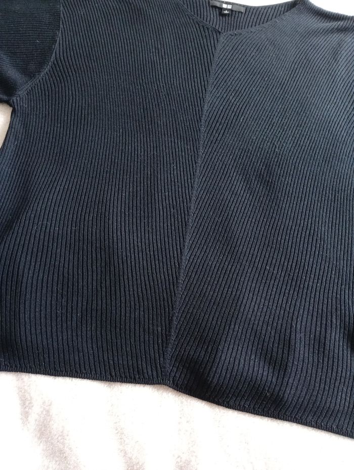Haut noir en maille. Uniqlo 40 - photo numéro 9