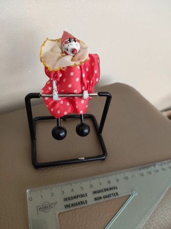 clown metal balançoire