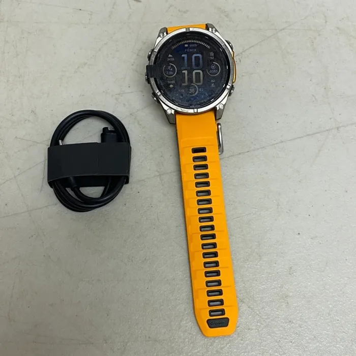 Montre connectée Garmin fenix 8 47 mm AMOLED saphir titane orange étincelant graphite - photo numéro 9