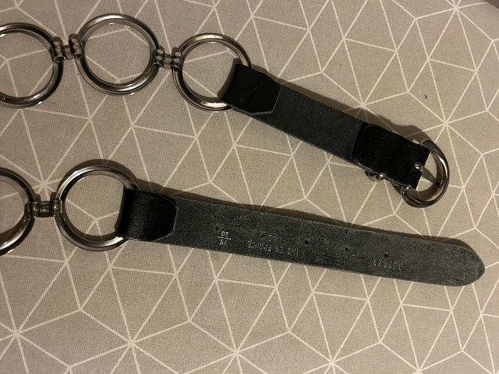 Magnifique ceinture vintage 1970 cuir noir et anneaux métal - photo numéro 8