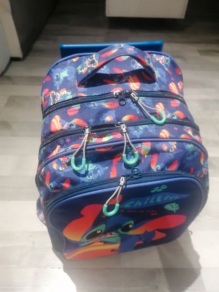 Sac  dos et roulettes Stitch 🎒 - photo numéro 3