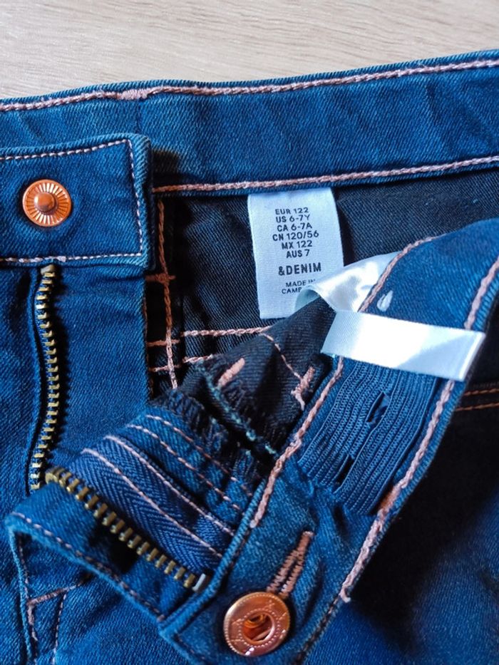 30. Short en jeans H&M 122 6-7ans mis 1x - photo numéro 4