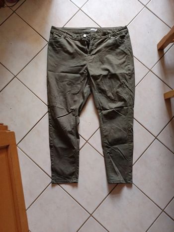 Jean kaki taille 48