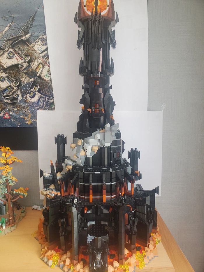 Vends lego Seigneur des anneaux Barad-Dur. - photo numéro 2
