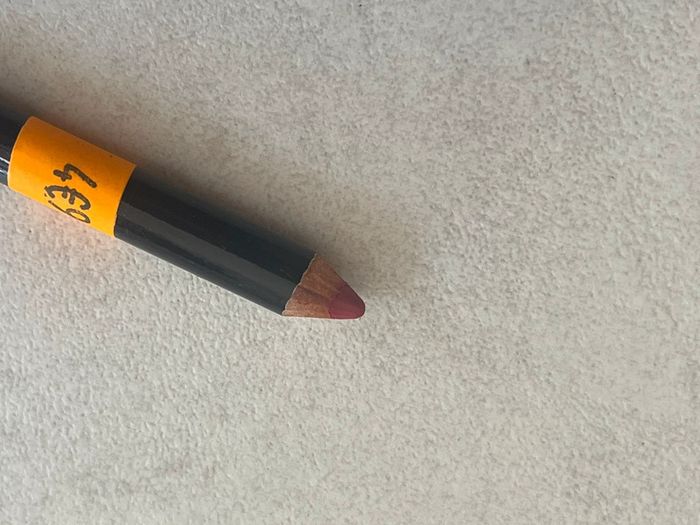 Crayon lèvres yeux rose rouge - photo numéro 2