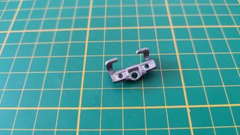 Fixation capot pièce détachée miniature Bburago burago Porsche 911 Carrera 1993 noir 1/18 1/18e 1/18