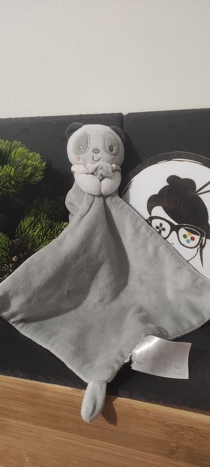 Doudou panda gris blanc pois gris argent mouchoir mots d'enfants Collerette Ours