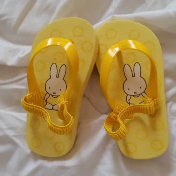 Tongs jaunes taille 19/20
