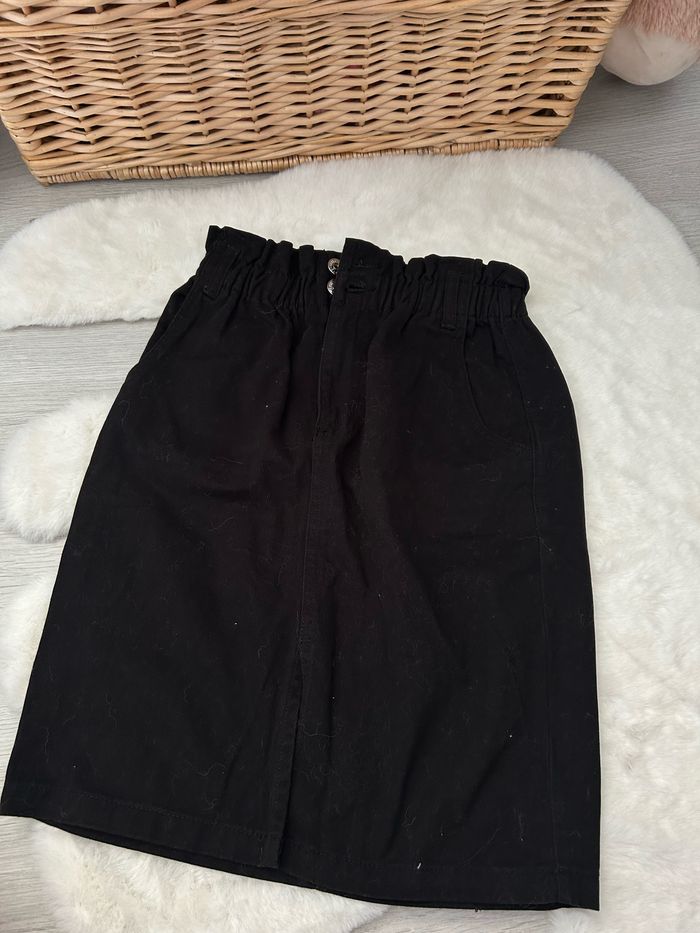 Jupe noir longueur genou