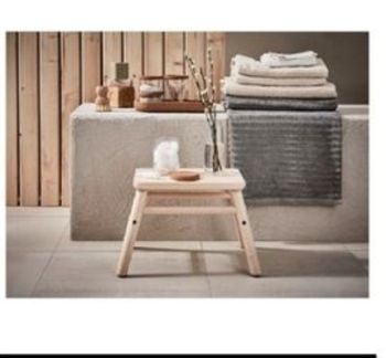 Tabouret ou marche pied en bois massif