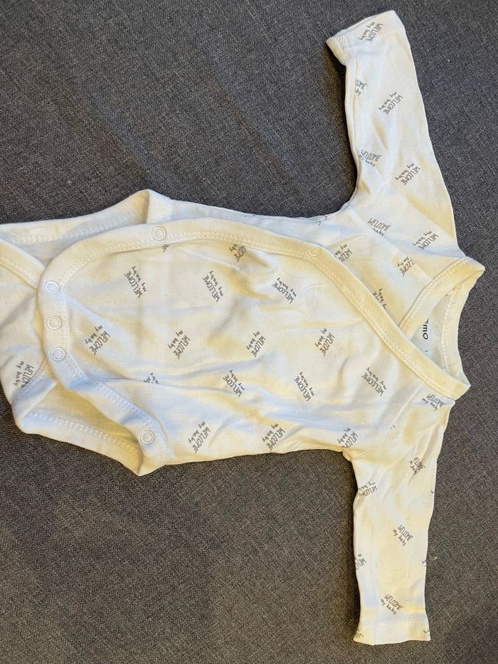 Lot de body 1 mois - photo numéro 4