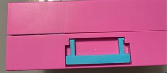 Lot Barbie (dressing,accessoires,poupées,voiture,scooter) - photo numéro 8