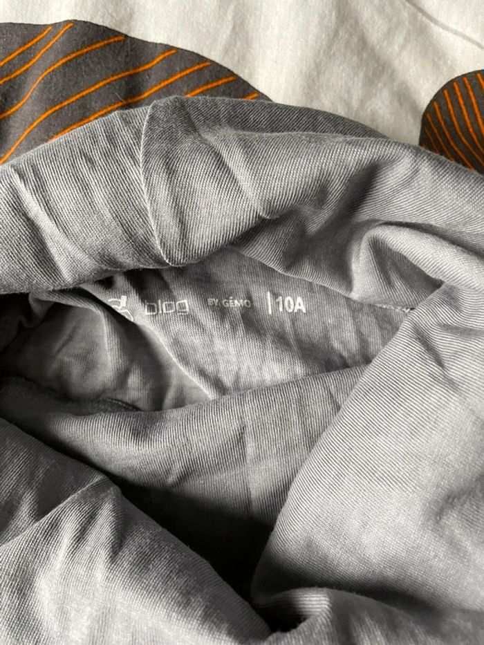 T-shirt  avec un col - photo numéro 2