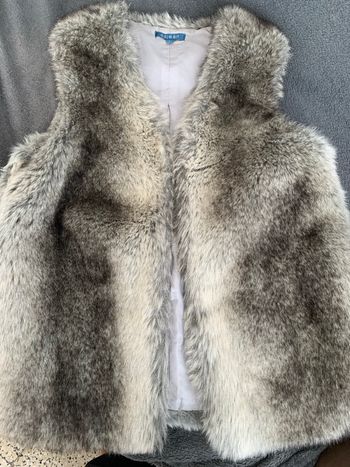 Veste sans manche fausse fourrure