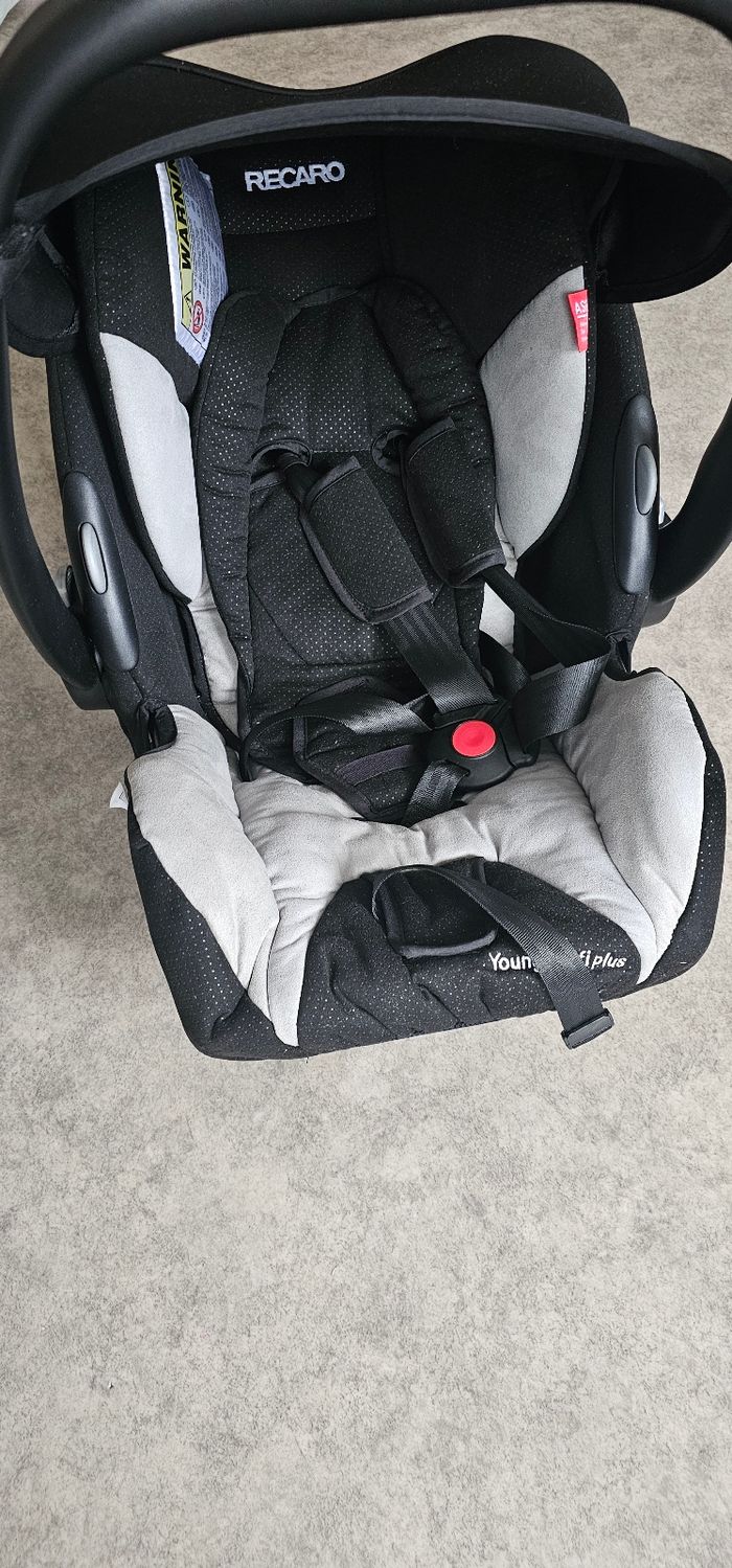 Siège auto bébé Young Sport Plus – jusqu’à 13 kg – bon état