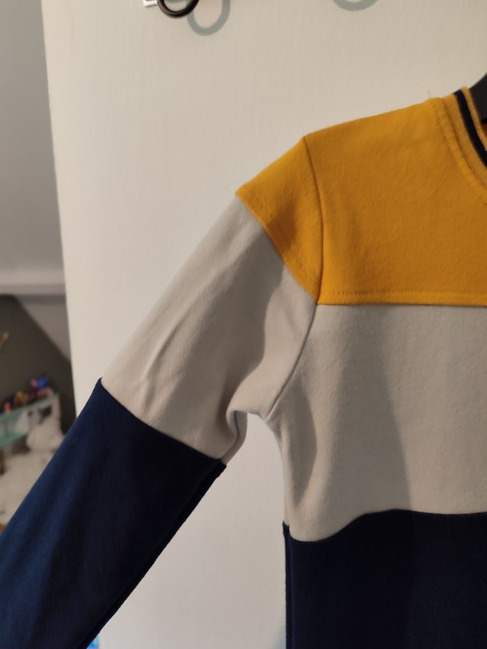 T-shirt manches longues garçon taille 5 ans - photo numéro 2