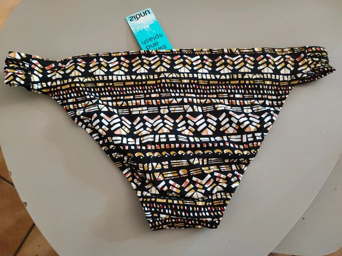 Bas de maillot de bain imprimé graphique – NEUF avec étiquette 🖤 - photo numéro 2