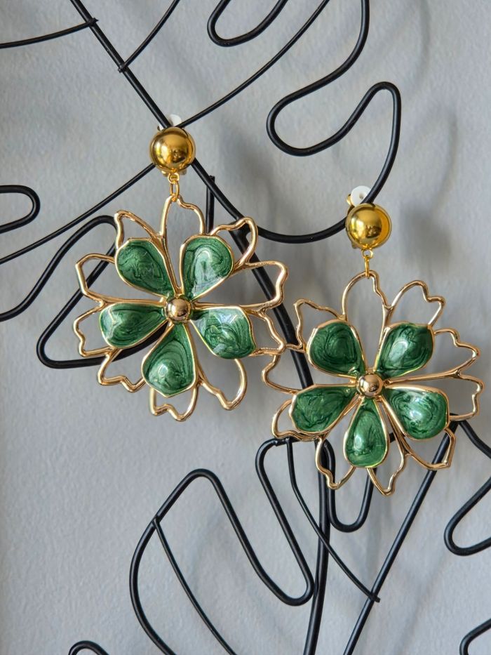 Clips d oreilles grandes fleurs - photo numéro 1