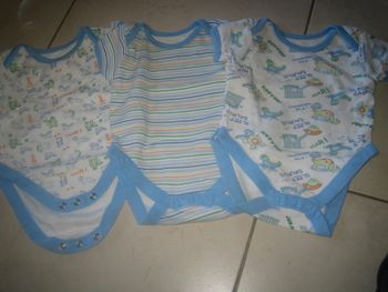 lot bodies 3-6 mois manches courtes