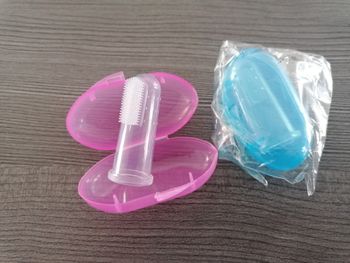Premières brosses à dents silicone