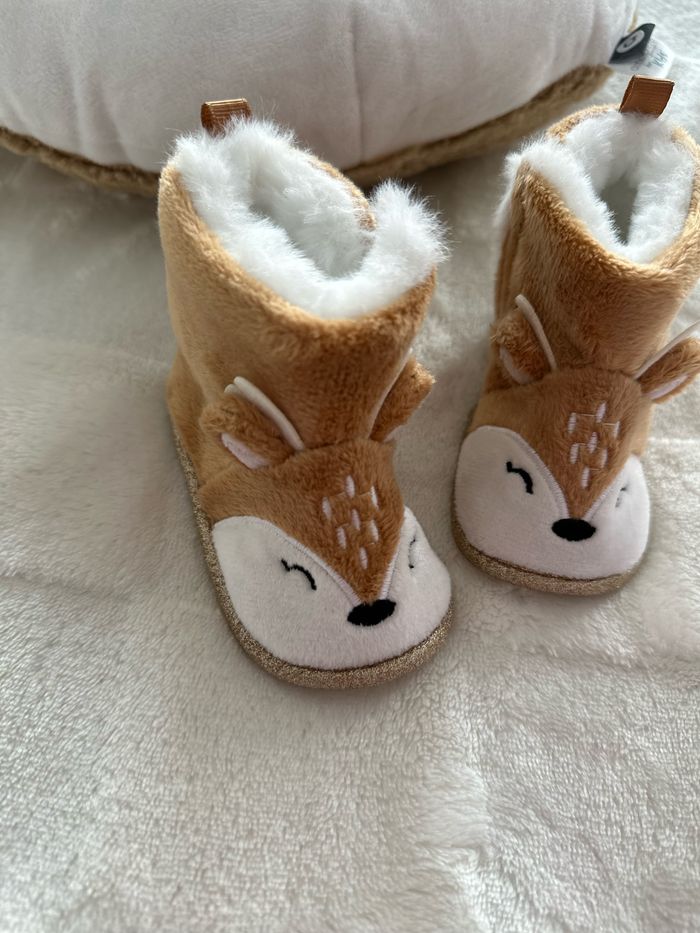 Bottes chaussons biche en fausse fourrure taille 3/6 mois - photo numéro 2