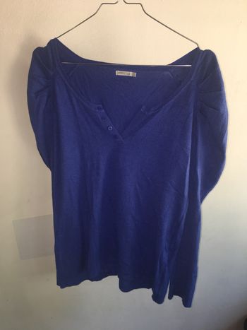 162 - Haut bleu roi à manches longues et épaules semi-bouffantes