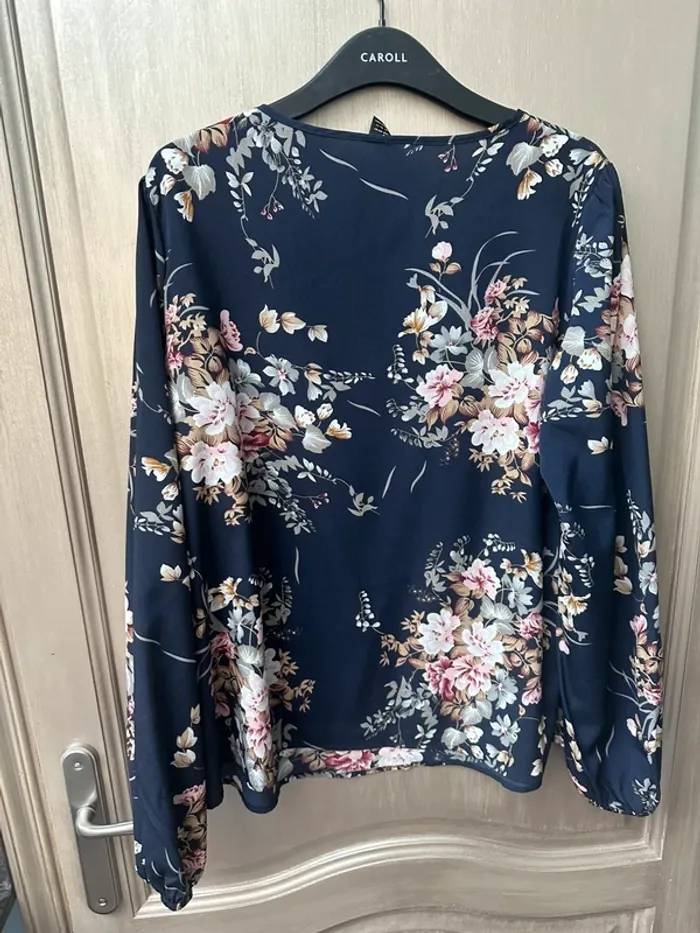 Blouse bleu marine fleuri Shein 44 fluide et légère - photo numéro 7
