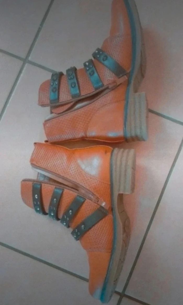 Jolie Bottines en taille 38 couleur camel petit talon - photo numéro 3