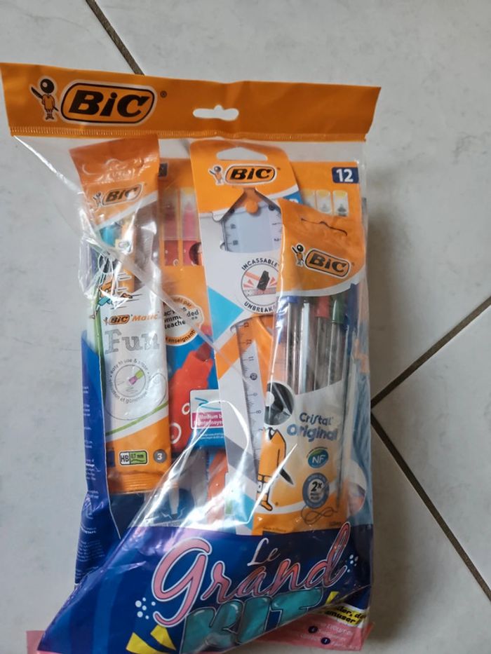 Le Grand Kit d'écriture Bic Neuf u21 - photo numéro 4