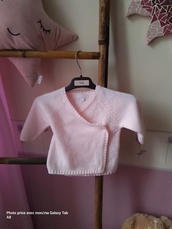Pull caché coeur 6 mois