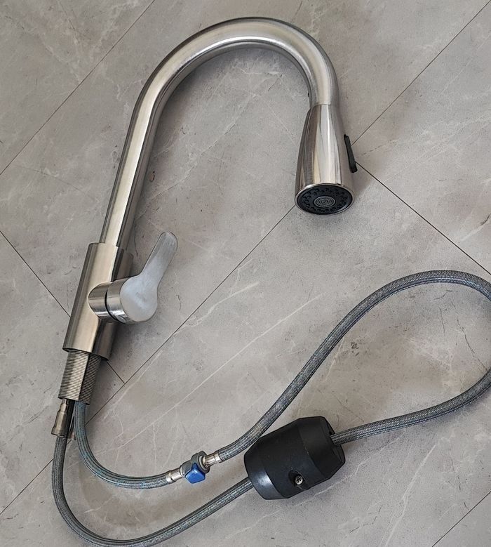 Robinet mitigeur design noir neuf jamais servi dans son emballageavec ses accessoires. - photo numéro 3