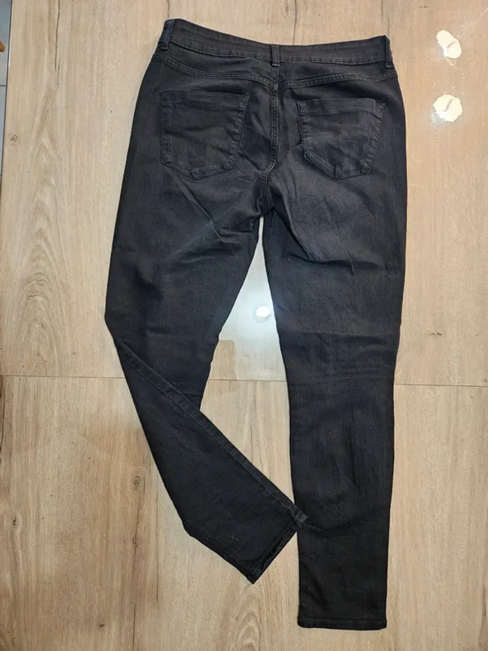 Jean noir 40 - photo numéro 2
