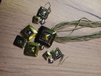 Collier plus boucles