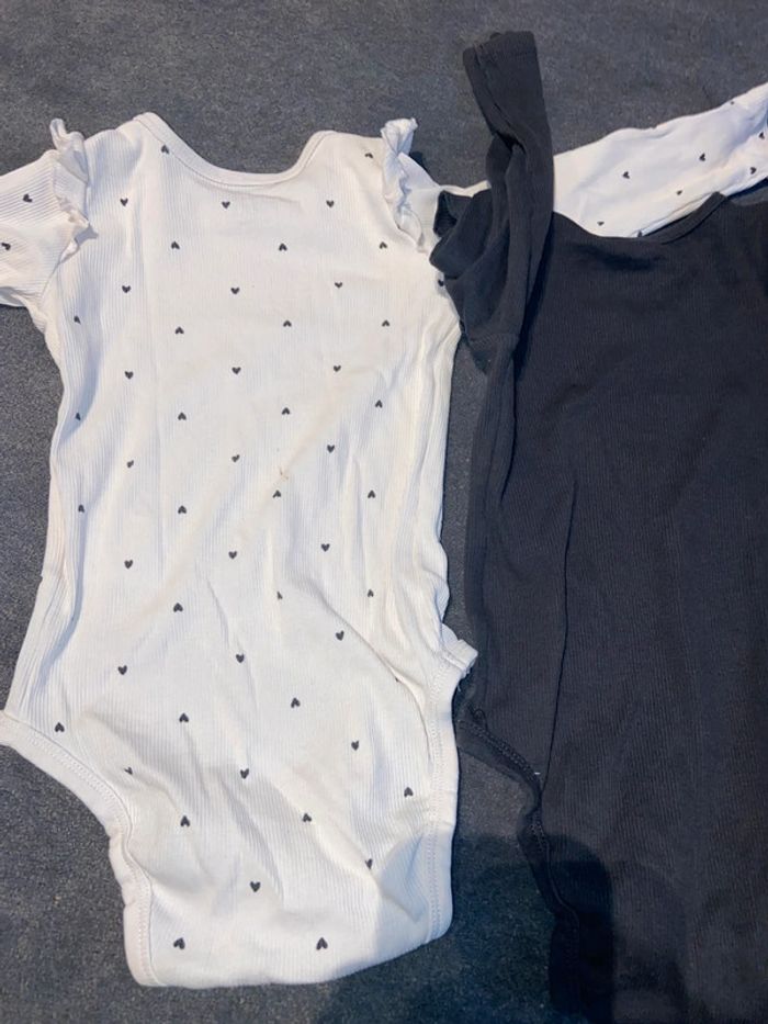 Lot de deux bodies h&m - photo numéro 4
