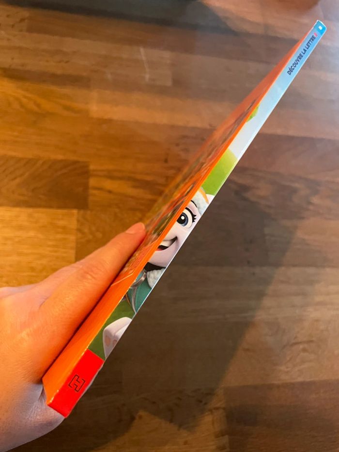 Livre La Pat Patrouille Paw Patrol L’ABC lettres chiffres formes et couleurs La lettre E - photo numéro 2