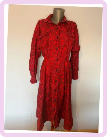 Robe longue rouge et noir à manches longues, style chemise avec poches 🌟