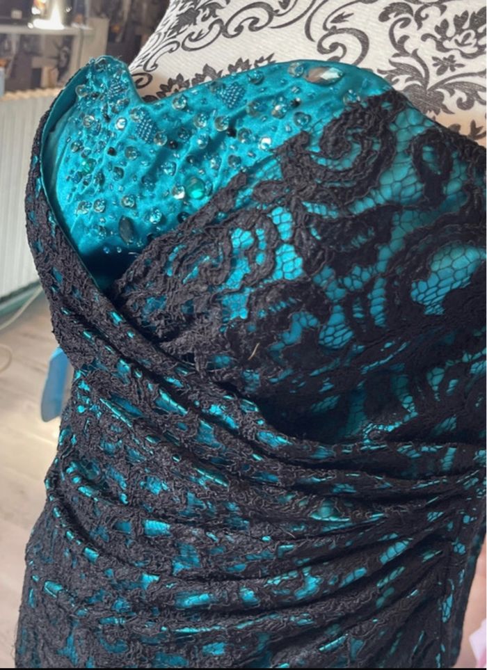 robe 38/40 bustier strass et dentelle noir  moulante - photo numéro 8