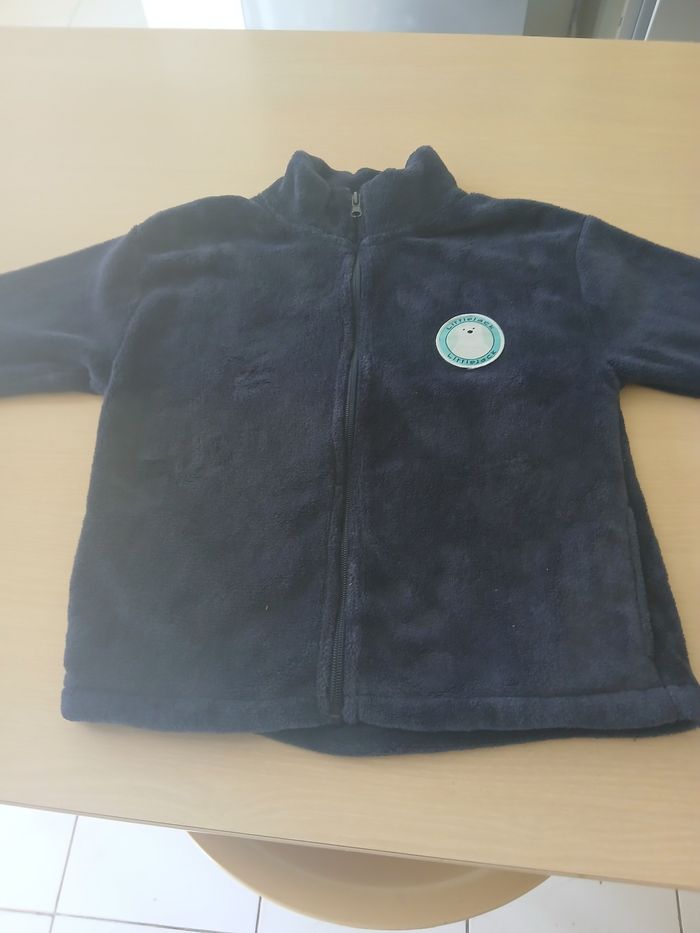 Gilet doux fille a fermeture+2 poches taille 8 ans   d hiver couleur marine - photo numéro 2