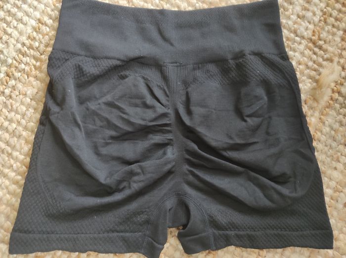 Short sport Galbant neuf - photo numéro 2