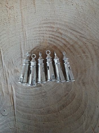 Lot de 6 pendentifs phares argenté