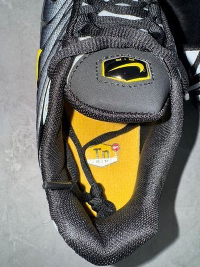 NIKE TN NOIR GRIS JAUNE 43 - photo numéro 6