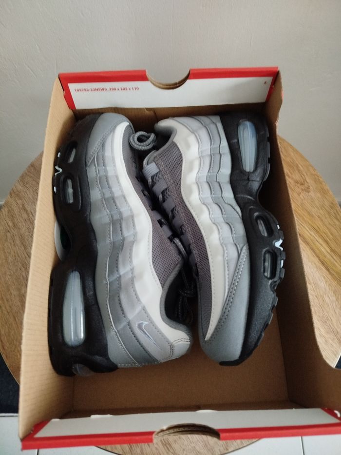 Baskets Nike T 37,5 - photo numéro 9